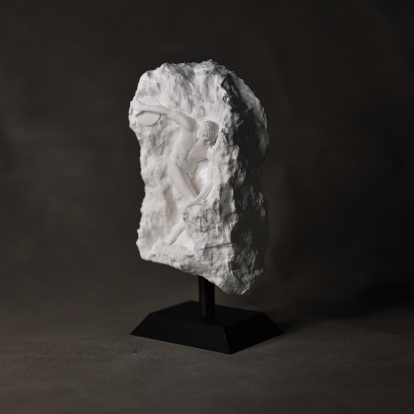 Estátua Grega Discobolus em Ge - Home Office Library avaliação e preço
